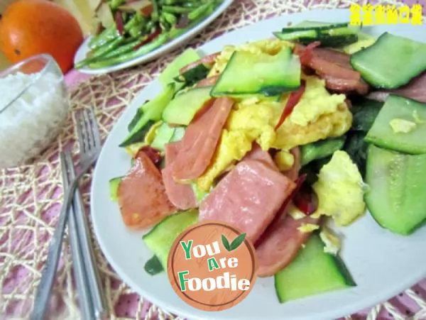 Fried ham and egg with cucumber