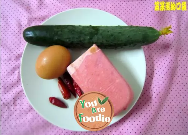 Fried ham and egg with cucumber