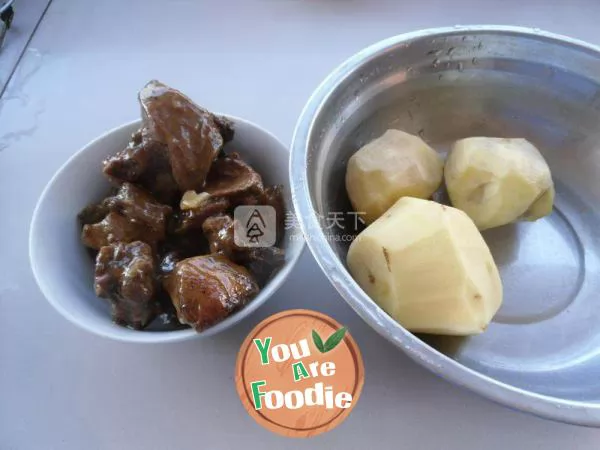 Braised potato with chicken