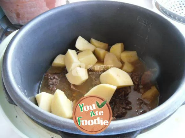 Braised potato with chicken
