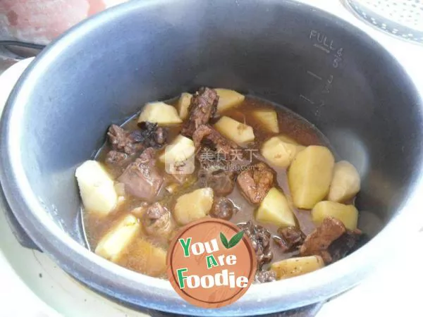 Braised potato with chicken