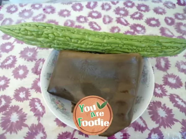 Balsam pear and kelp lean meat soup