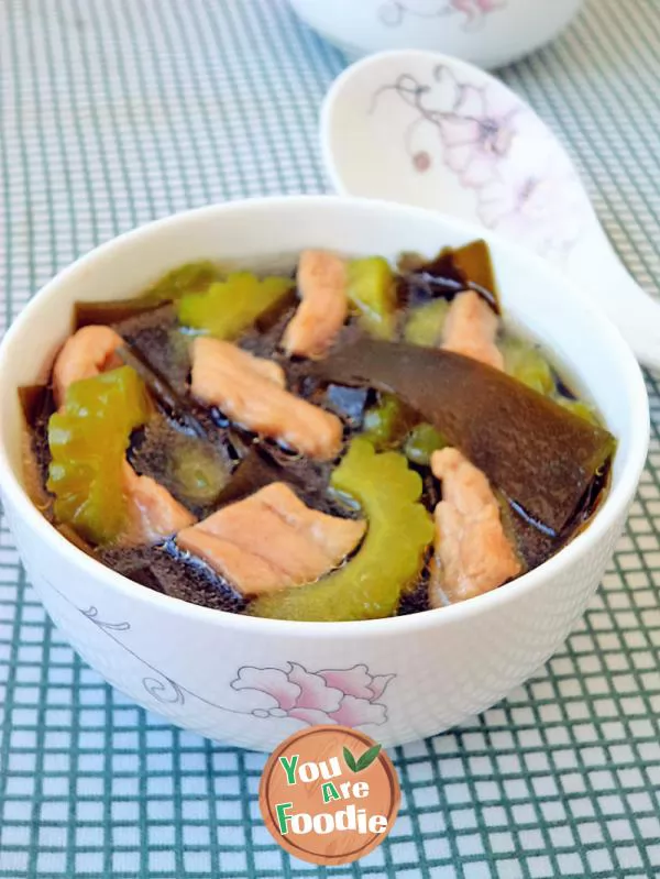 Balsam pear and kelp lean meat soup