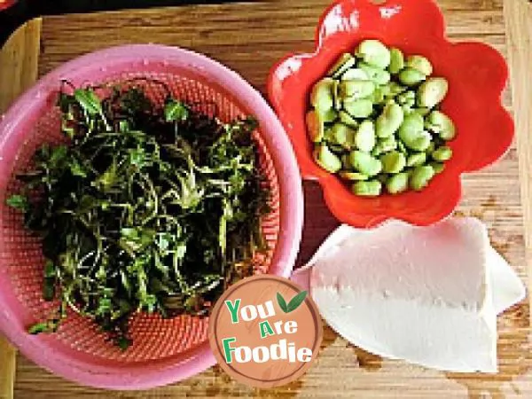 Shepherd's purse broad bean tofu soup