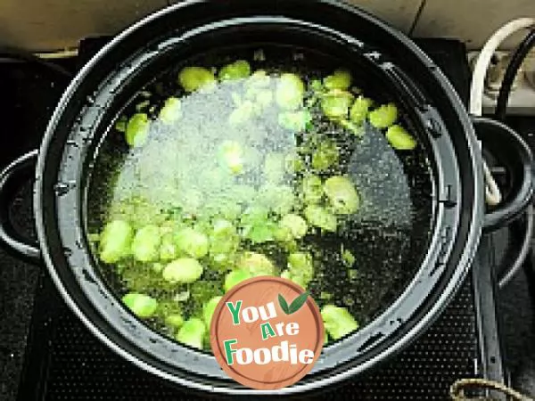 Shepherd's purse broad bean tofu soup