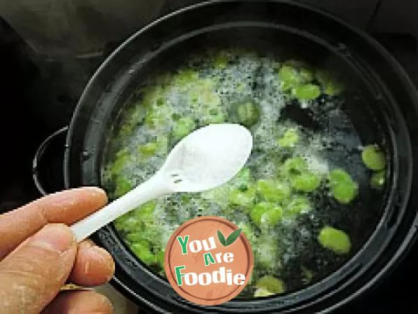 Shepherd's purse broad bean tofu soup