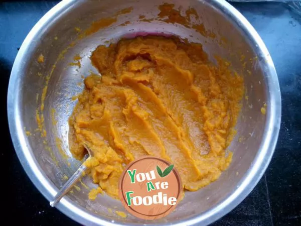 Pumpkin steamed bread