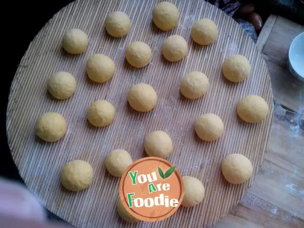 Pumpkin steamed bread