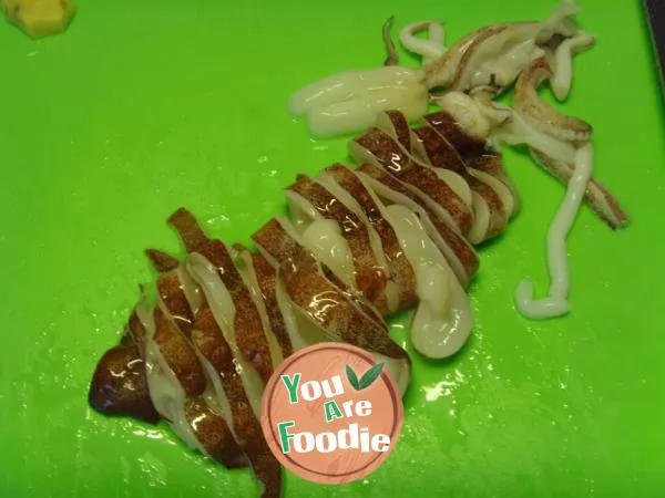 Fried bean sprouts with cuttlefish