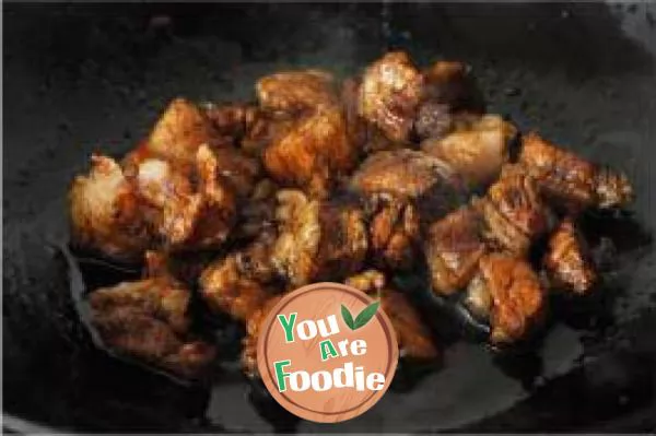 Braised pork with chestnut
