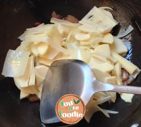 Fried bamboo shoots with preserved meat