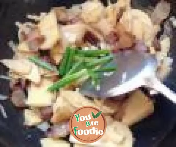 Fried bamboo shoots with preserved meat