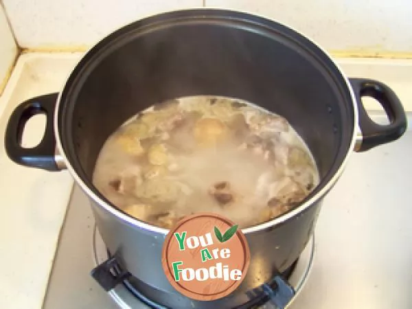 Braised chicken leg with chestnut sauce