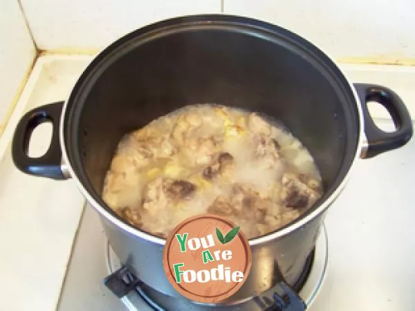 Braised chicken leg with chestnut sauce