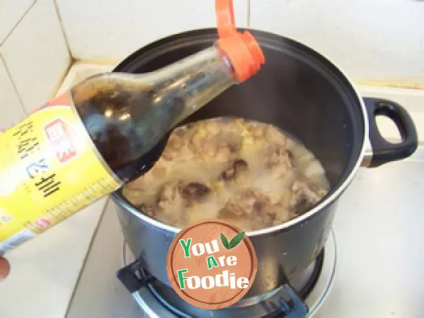 Braised chicken leg with chestnut sauce