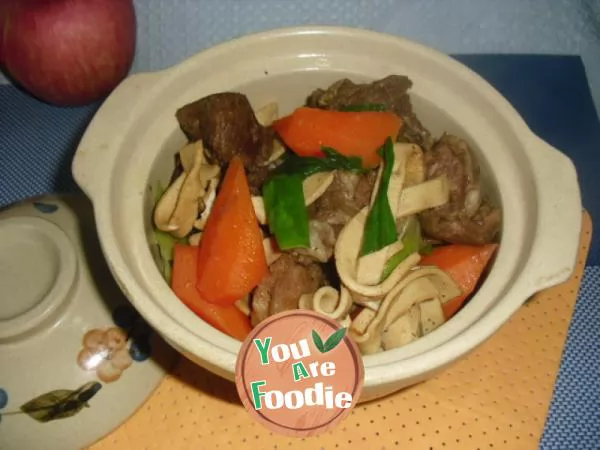 Stewed-mutton-with-carrot