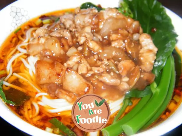 Thick Sichuan style noodles with mixed sauce