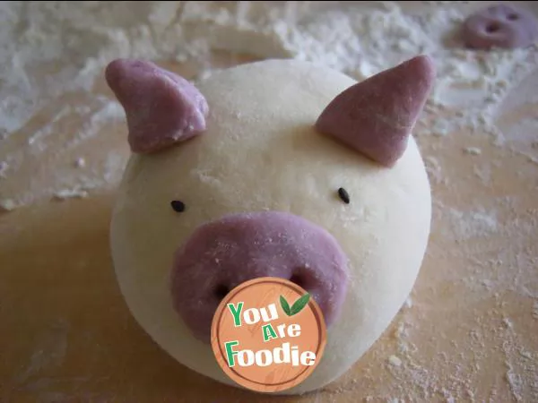 Pig bean paste bun