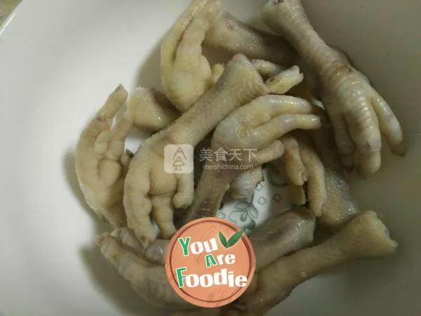 Braised chicken feet with angelica root