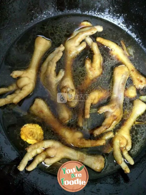Braised chicken feet with angelica root