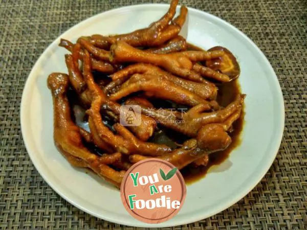 Braised chicken feet with angelica root