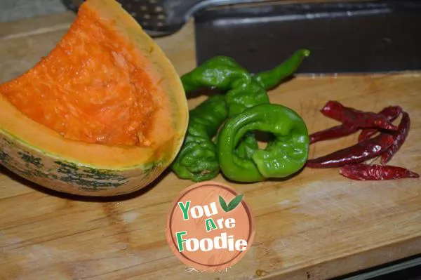 Stir fried pumpkin slices with chili