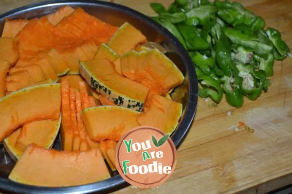 Stir fried pumpkin slices with chili