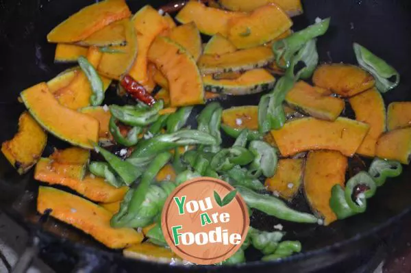 Stir fried pumpkin slices with chili