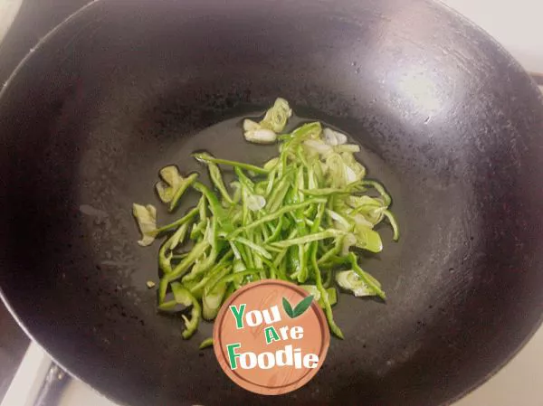 Shredded potato with green pepper