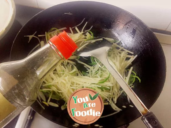 Shredded potato with green pepper