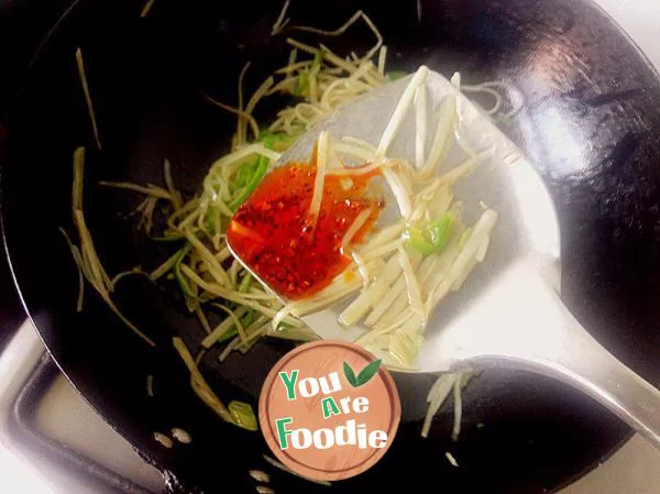 Shredded potato with green pepper