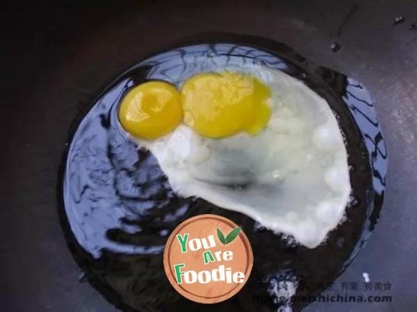 Fried rice with shredded rape and double yellow eggs