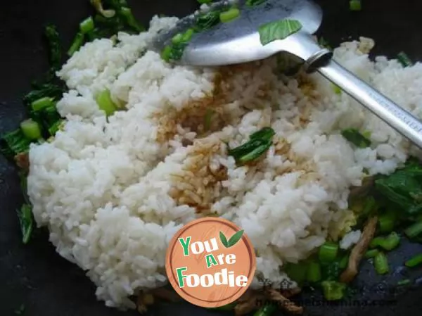 Fried rice with shredded rape and double yellow eggs