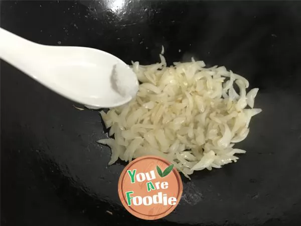 Onion scrambled eggs