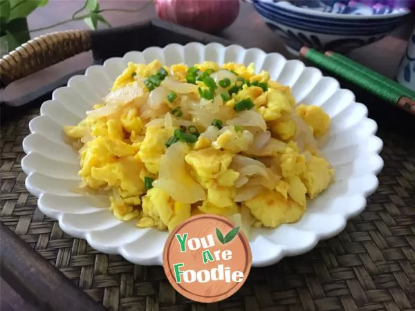 Onion scrambled eggs
