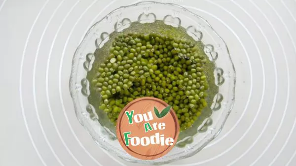 Iced mung bean soup