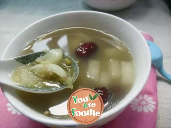 Lily, red jujube and mung bean soup