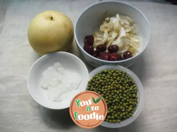 Lily, red jujube and mung bean soup