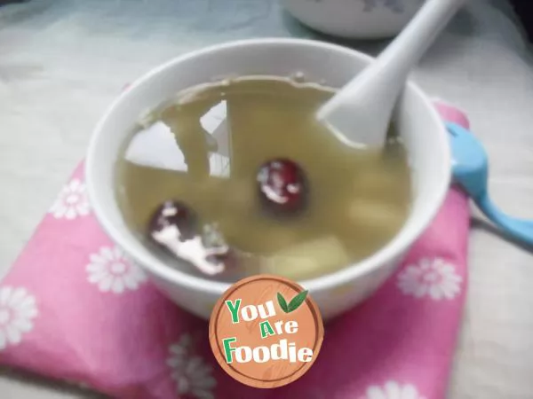Lily, red jujube and mung bean soup