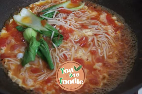 Noodles with shrimp, tomato and egg