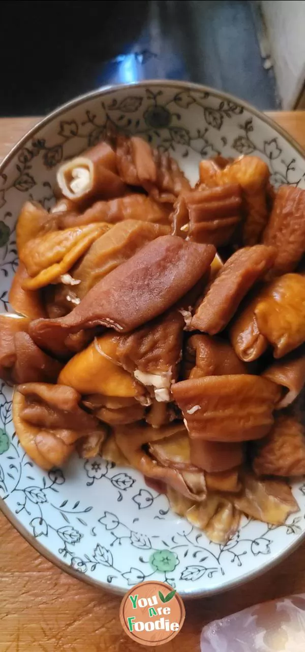 Stir fried large intestine with garlic sprouts