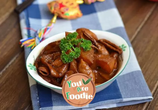 [braised donkey intestines with radish] make the most delicious home-made dish with the simplest materials