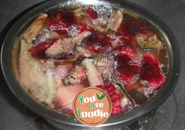 Stewed chicken soup with red mushrooms