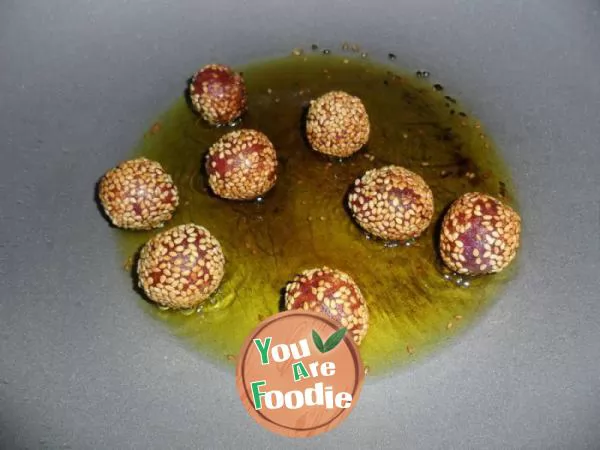 Sesame glutinous rice balls