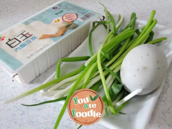 Mixed tofu with preserved egg and scallion