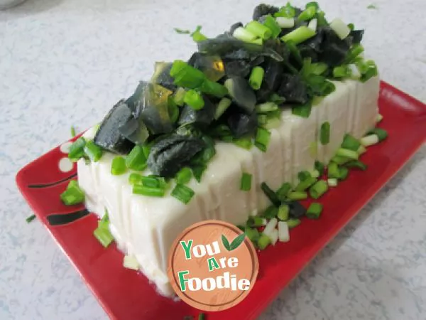 Mixed tofu with preserved egg and scallion