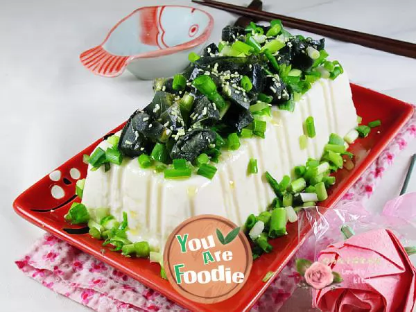 Mixed tofu with preserved egg and scallion