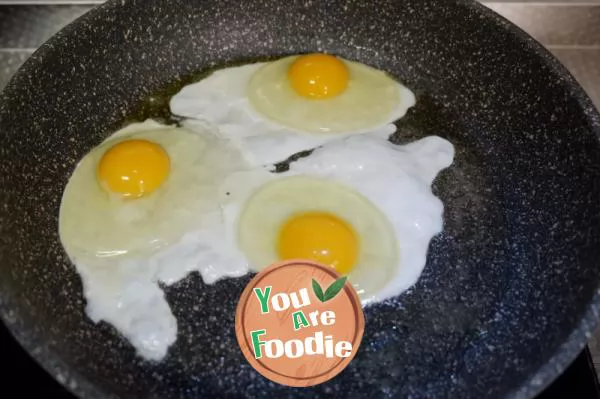 Fried poached egg with pepper