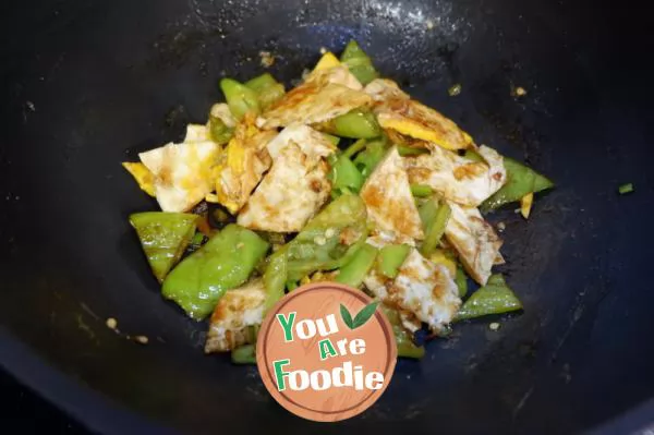 Fried poached egg with pepper