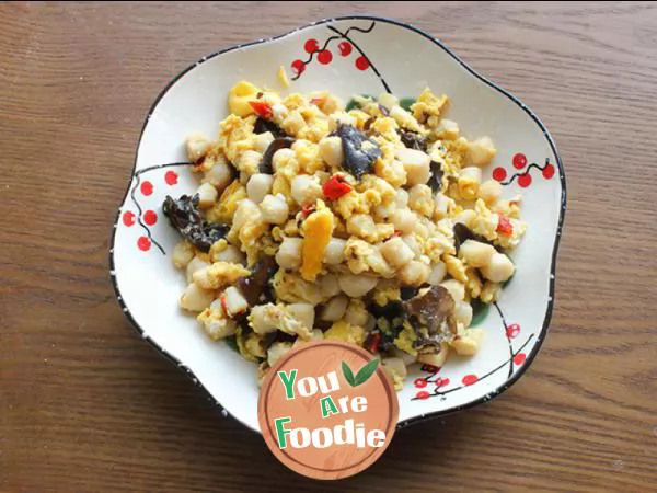 Fried diced scallops with agaric and egg